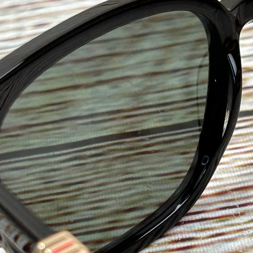 Gucci GG1493S 001‎ Black Acetate Square Sunglasses Grey Lens w/ Case Never Worn